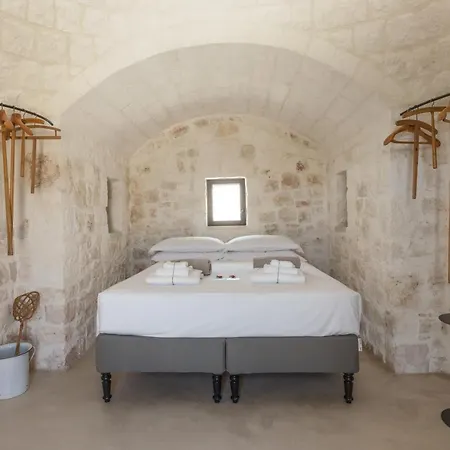 Trulli Meridiem Con Piscina Villa