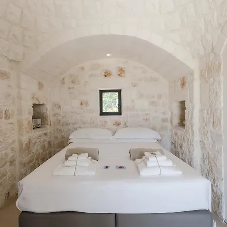 Trulli Meridiem Con Piscina