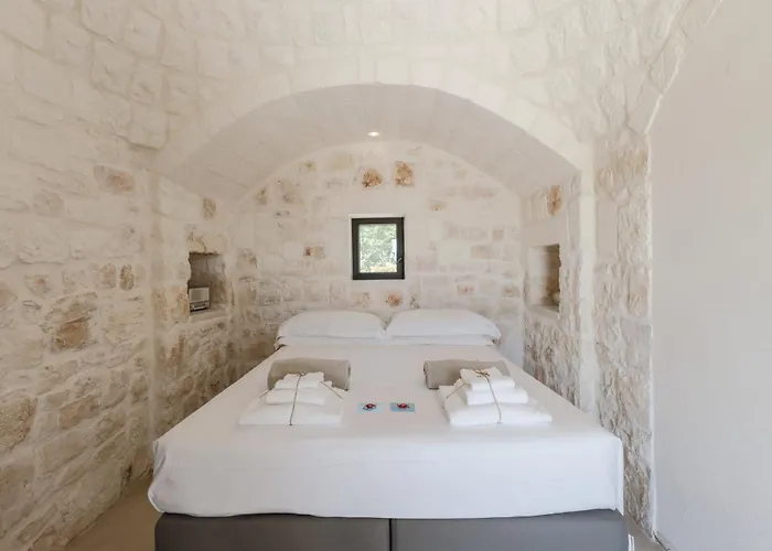 Trulli Meridiem Con Piscina